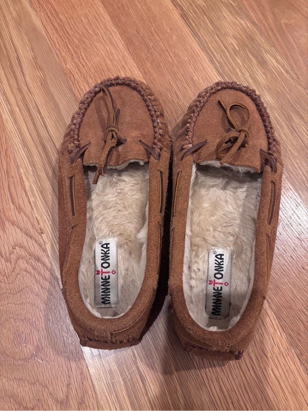 Minnetonka Womens Brown Suede Faux-Fur Lined Moccasin Slippers. Size 8.